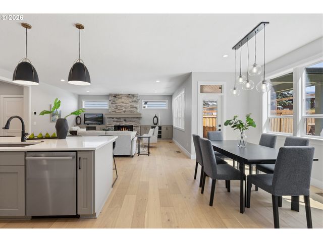 476 Ne 58TH Ave, Hillsboro, OR 97124