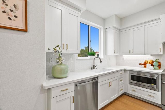 947 Woodside Road, Redwood City, CA 94061