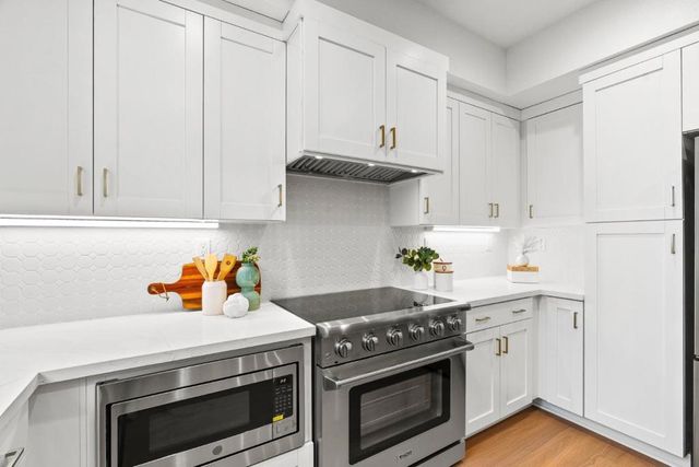 947 Woodside Road, Redwood City, CA 94061