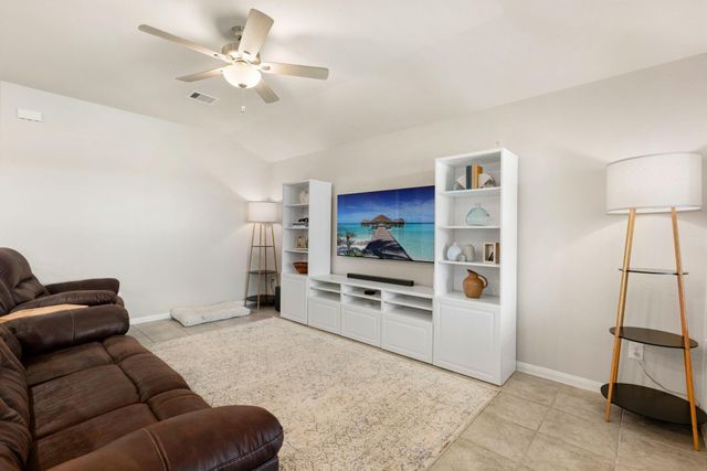 10402 Deussen Lane, Texas City, TX 77591