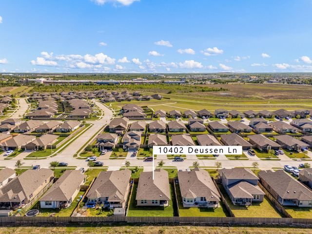 10402 Deussen Lane, Texas City, TX 77591