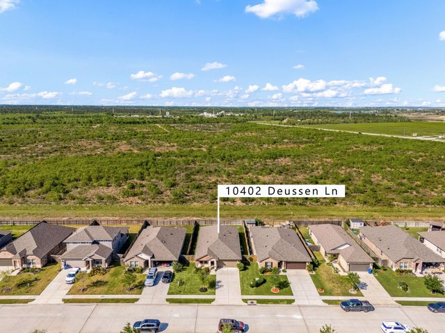 10402 Deussen Lane, Texas City, TX 77591