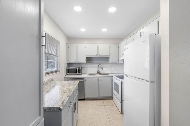 1801 BEDFORD LANE 33, Sun City Center, FL 33573