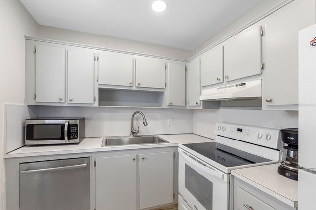 1801 BEDFORD LANE 33, Sun City Center, FL 33573