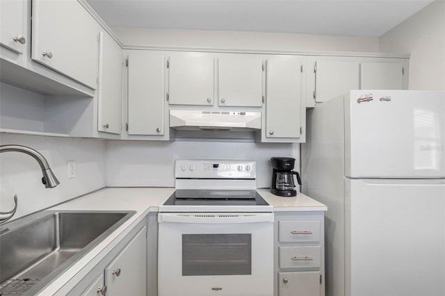 1801 BEDFORD LANE 33, Sun City Center, FL 33573