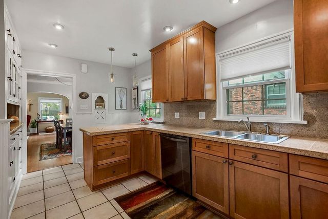 215 E 73rd Street, Kansas City, MO 64114