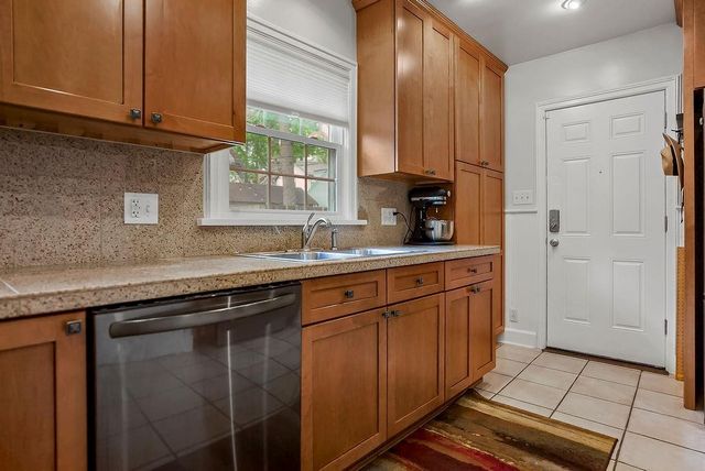 215 E 73rd Street, Kansas City, MO 64114