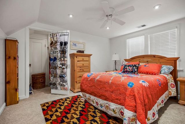 215 E 73rd Street, Kansas City, MO 64114