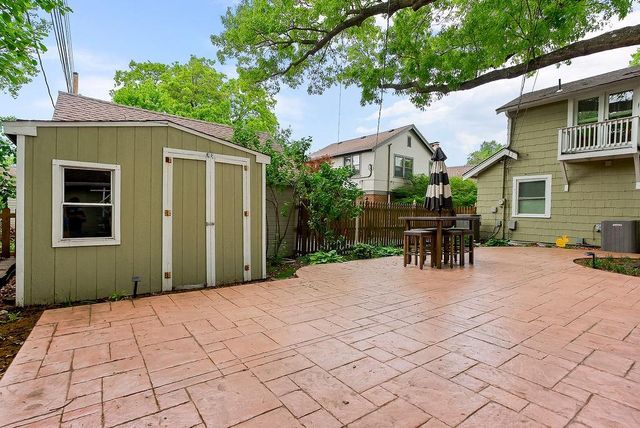 215 E 73rd Street, Kansas City, MO 64114