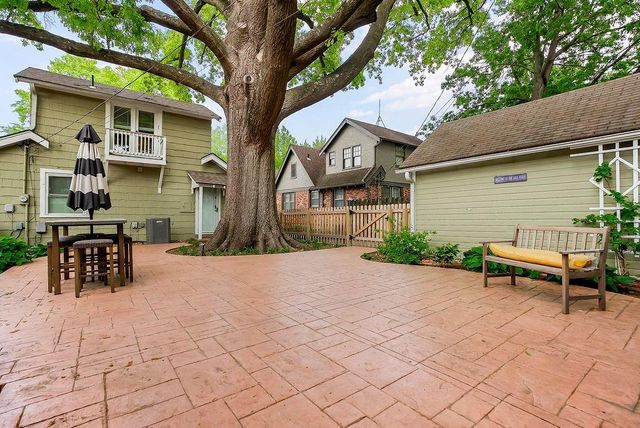 215 E 73rd Street, Kansas City, MO 64114