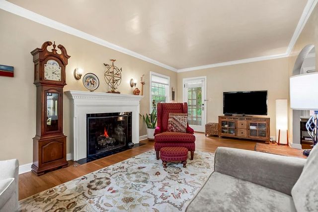 215 E 73rd Street, Kansas City, MO 64114