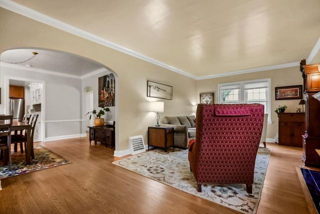 215 E 73rd Street, Kansas City, MO 64114