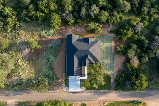 137 Granitecastle DR, Granite Shoals, TX 78654