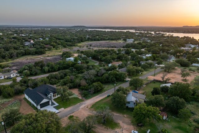 137 Granitecastle DR, Granite Shoals, TX 78654