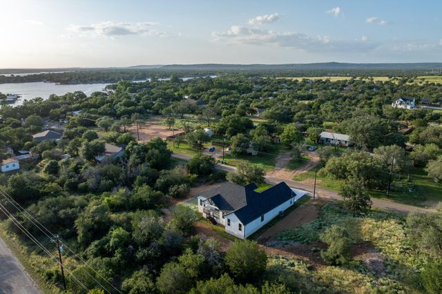 137 Granitecastle DR, Granite Shoals, TX 78654