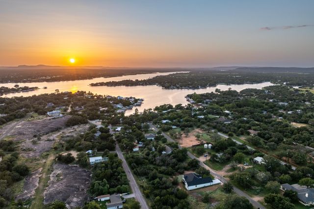137 Granitecastle DR, Granite Shoals, TX 78654