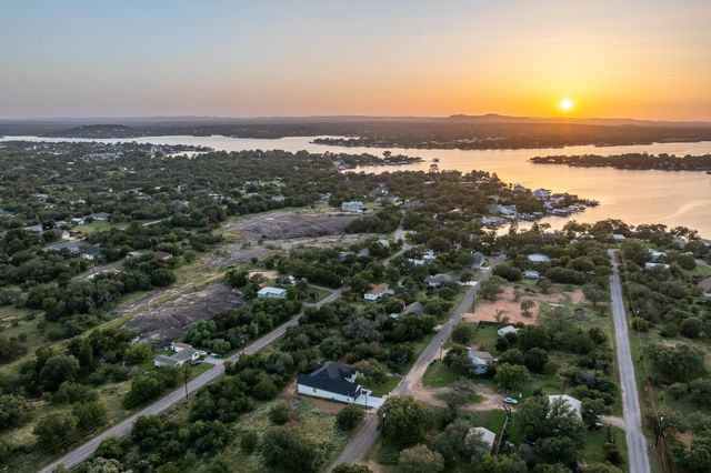 137 Granitecastle DR, Granite Shoals, TX 78654