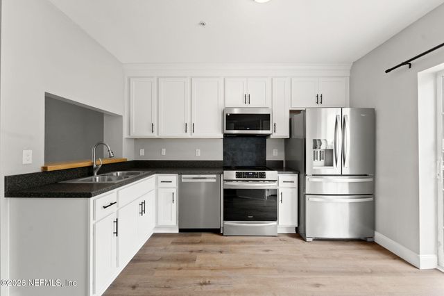 338 E ASHLEY Street, Jacksonville, FL 32202