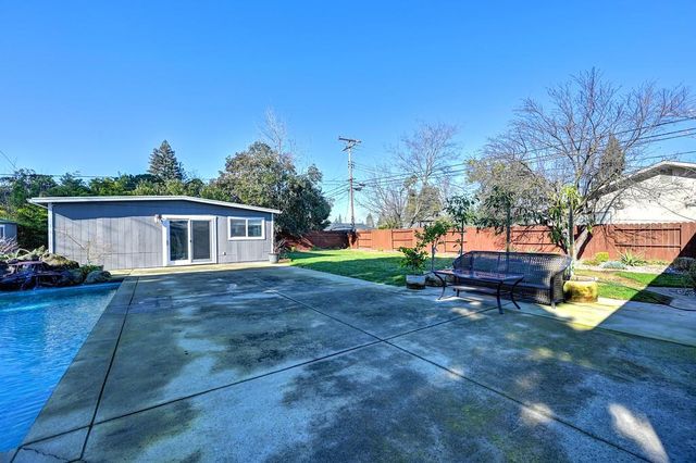 3129 Murchison Way, Carmichael, CA 95608