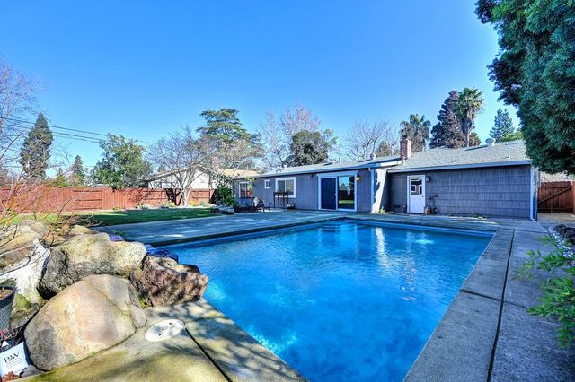3129 Murchison Way, Carmichael, CA 95608
