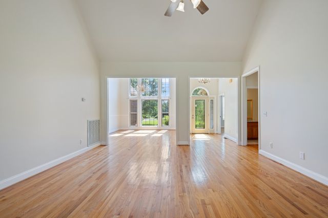 1026 Madison Creek Rd, Goodlettsville, TN 37072