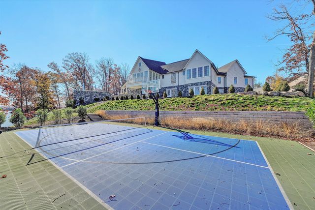 128 Oaklawn DR, Moneta, VA 24121