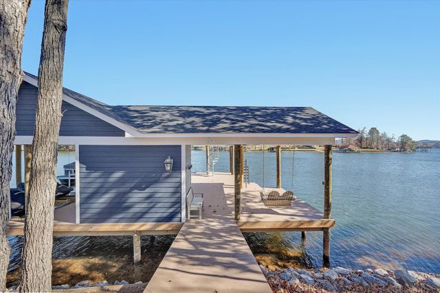 128 Oaklawn DR, Moneta, VA 24121