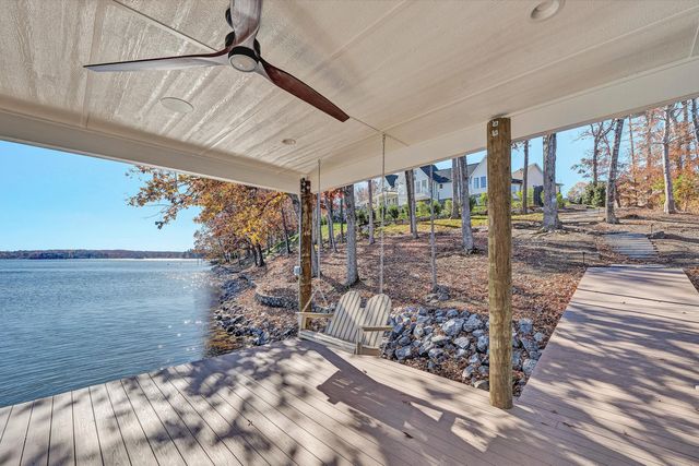 128 Oaklawn DR, Moneta, VA 24121