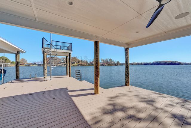 128 Oaklawn DR, Moneta, VA 24121