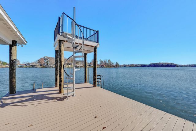 128 Oaklawn DR, Moneta, VA 24121