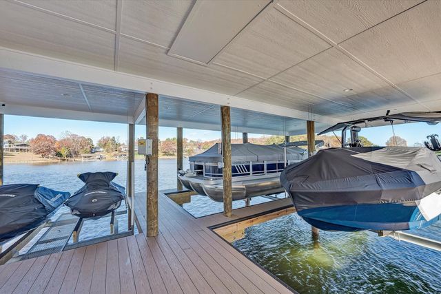 128 Oaklawn DR, Moneta, VA 24121