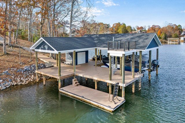 128 Oaklawn DR, Moneta, VA 24121