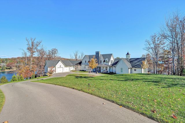 128 Oaklawn DR, Moneta, VA 24121