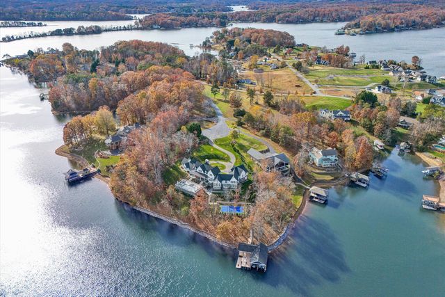 128 Oaklawn DR, Moneta, VA 24121