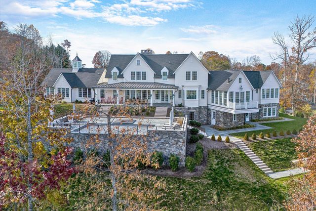 128 Oaklawn DR, Moneta, VA 24121