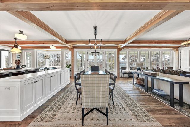 128 Oaklawn DR, Moneta, VA 24121