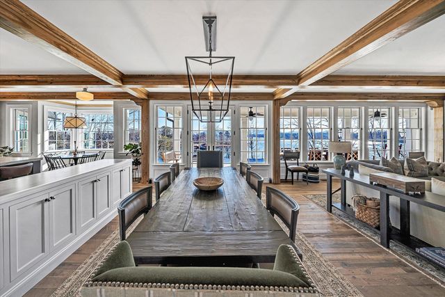 128 Oaklawn DR, Moneta, VA 24121