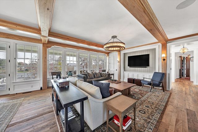 128 Oaklawn DR, Moneta, VA 24121