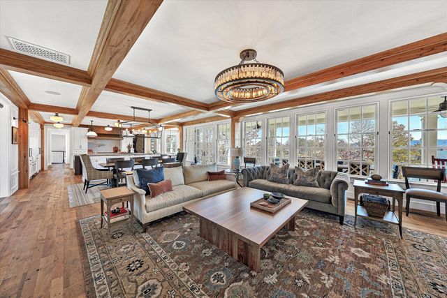 128 Oaklawn DR, Moneta, VA 24121