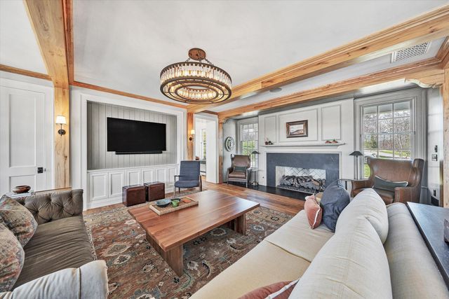 128 Oaklawn DR, Moneta, VA 24121