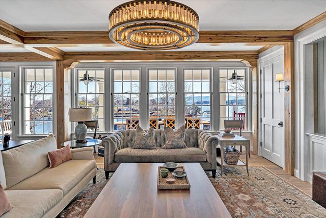 128 Oaklawn DR, Moneta, VA 24121