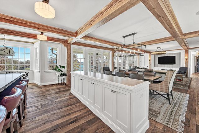 128 Oaklawn DR, Moneta, VA 24121