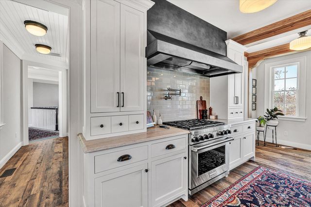 128 Oaklawn DR, Moneta, VA 24121