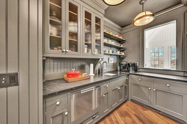 128 Oaklawn DR, Moneta, VA 24121