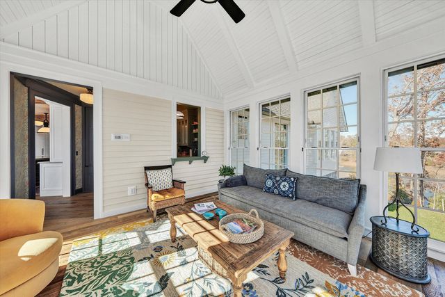 128 Oaklawn DR, Moneta, VA 24121