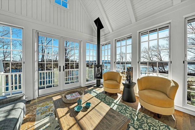 128 Oaklawn DR, Moneta, VA 24121