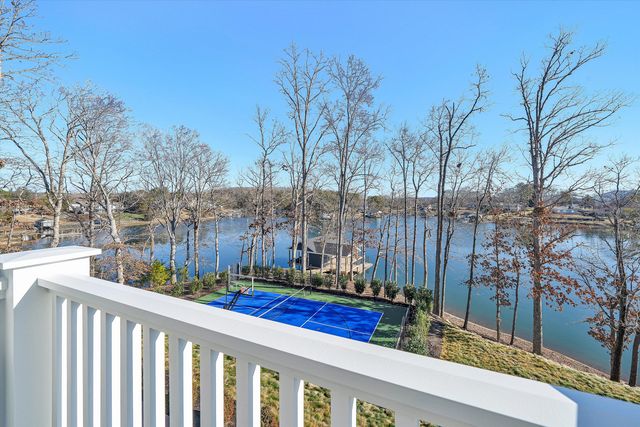 128 Oaklawn DR, Moneta, VA 24121