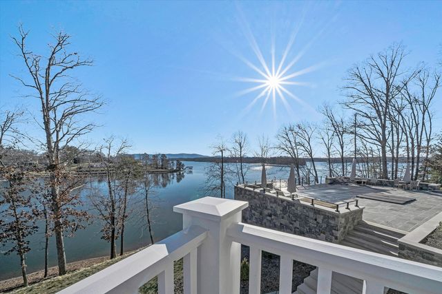 128 Oaklawn DR, Moneta, VA 24121