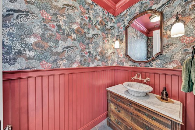 128 Oaklawn DR, Moneta, VA 24121