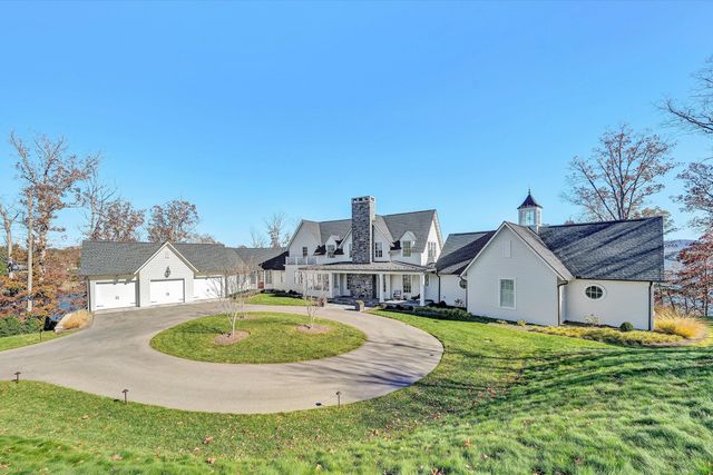 128 Oaklawn DR, Moneta, VA 24121